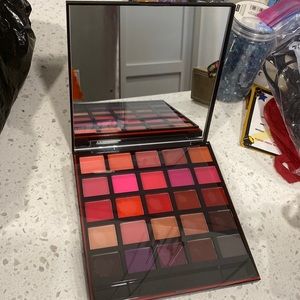 Smash box lip pallet